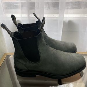 BLUNDSTONE #1308
MEN'S DRESS CHELSEA BOOTS - RUSTIC BLACK
